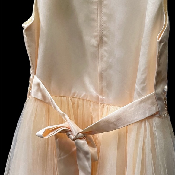 INTOM CASTLE YOUNG LADIES GOWN - Picture 5 of 9